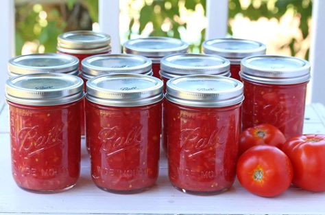 Canning your own crushed or diced tomatoes is as easy as 1, 2, 3. Plus they're fresher and healthier! Canned Tomato Recipes, Recipes With Diced Tomatoes, Daring Gourmet, Canned Diced Tomatoes, Ground Beef Lunch, Sweet Potato Ground Beef, Potato Ground Beef, Beef Snacks, Garden Canning