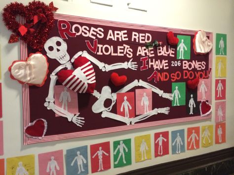 Roses are Red Bulletin Board. 1st grade learns about bones in Science. 3D Bulletin Board, so cute! School Nurse Door Decoration, Middle School Classroom Decorating Ideas, Nurse Door Decorations, School Nurse Decorations, Nurse Decorations, Health Science Classroom, School Nurse Door, School Nurse Elementary, Nursing Classroom