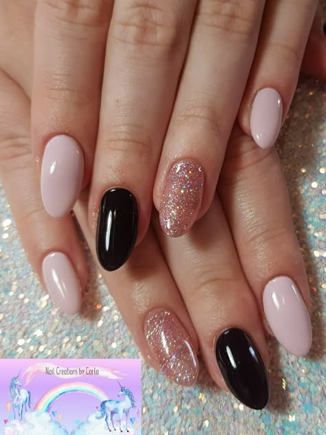 Birthday Nails Dark Colors, Black Light Pink Nails, Light Pink Black Nails, Black And Rose Gold Nails Short, Dark Pink Square Nails, Dark Rose Gold Nails, Dark Pink And Gold Nails, Purple And Rose Gold Nails, Black And Light Pink Nails