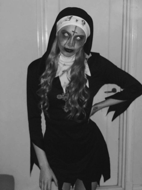 Scary Nun Halloween Costumes, The Nun Costume Halloween, Demonic Nun Costume, Satanic Nun Costume, Helowin Costumes Ideas, Scary Baddie Halloween Costumes, Halloween Horror Costumes Women, Scary Outfits Halloween, Scary Costumes Halloween