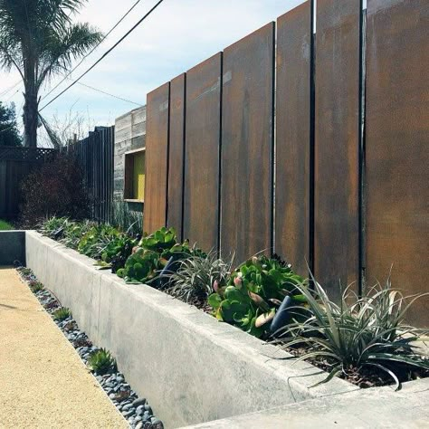 Top 60 Best Modern Fence Ideas - Contemporary Outdoor Designs Steel Sculpture Outdoor, Modern Fence Ideas, Tor Design, Modern Fence Design, Privacy Fence Designs, Front Fence, Outdoor Designs, Steel Fence, Diy Fence