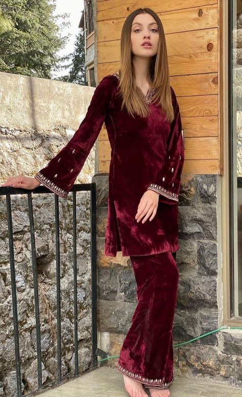 Velvet Clothes Design, Winter Shadi Outfit, Valvet Dress Design, Pakistani Velvet Suits Party Wear Simple, Fancy Velvet Dress, Velvate Dress Design Gown, Simple Velvet Dress Designs Pakistani, Velvet Pakistani Dress Simple, Velvet Outfits For Women Indian