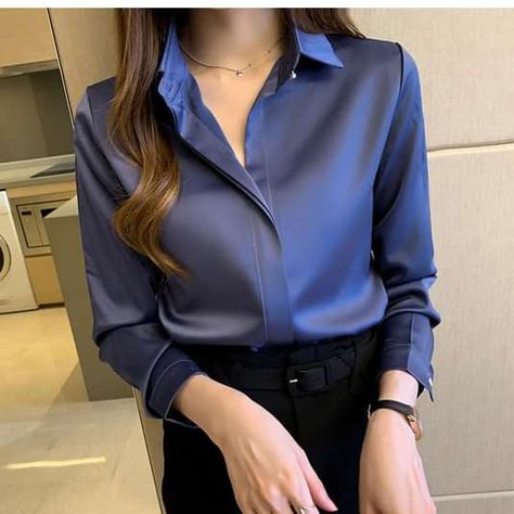 Satijnen Blouses, Satin Blouse Shirts, Satin Shirts, Office Blouse, Straight Clothes, White Shirts Women, Office Fashion Women, Mode Casual, Satin Blouses