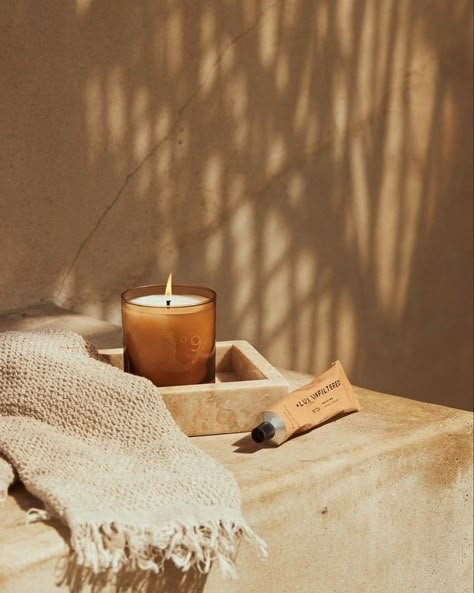 Home Accessories Photography Ideas, Candle Aesthetic Photography, Candle Styling Home Decor, Candle Branding Photography, Beach Candle Photography, Candle Product Shoot, Lifestyle Candle Photography, Bathroom Candle Decor Ideas, Bathroom With Candles