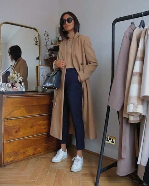 Navy Blue Pants Outfit Work, Navy Pants Outfit Women, Blue Pants Outfit Work, Chinos Women Outfit, Navy Blue Pants Outfit, Navy Pants Outfit, Blue Pants Outfit, Outfits For Autumn, Pants Outfit Work