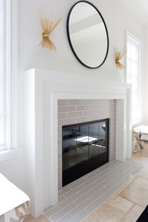 Fireplace Ideas Low Ceiling, Minimal Fireplace, Farmhouse Fireplace Decor, Fireplace Mantel Designs, Fireplace Redo, Fireplace Tile Surround, Mantel Design, White Fireplace, Farmhouse Fireplace