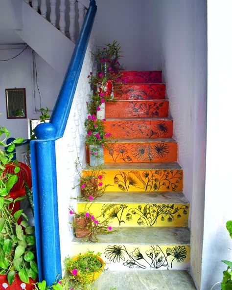 Staircase Painting, Old Staircase, Wall Painting Ideas Creative, Staircase Renovation, Stair Art, Painted Staircases, Creative Wall Painting, Diy Bathroom Furniture, Staircase Wall