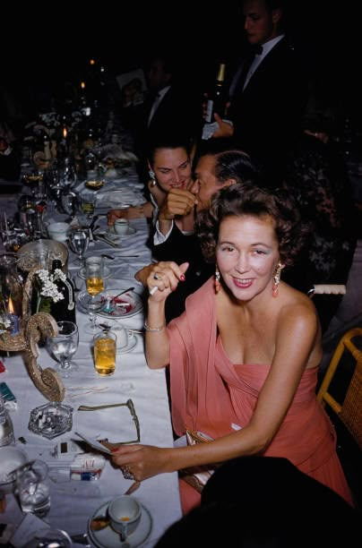 317 1950s Dinner Party Photos & High Res Pictures - Getty Images Vintage Cocktail Party Photos, 50s Dinner Party Aesthetic, 1950 Dinner Party, 1950s Party Aesthetic, 1950s Club Aesthetic, Retro Party Photography, Cocktail Party Vintage, Mad Men Dinner Party, Vintage Italian Dinner Party