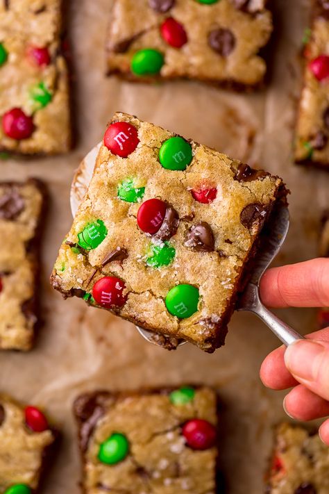 Super Easy Holiday M&M Blondies - Baker by Nature M And M Blondies, Christmas M And M Bars, Christmas Blondie Bars, Christmas Bar Cookies, Christmas Blondies, M M Blondies, Holiday Dessert Drinks, Christmas Bars, Christmas Cookie Bars