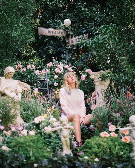 Taylor Swift News on Twitter: "📷 | Photos from the #Lover photo shoot shot by @valheria123… " Lover Photoshoot, Taylor Swift Tumblr, Taylor Swift News, Taylor Swift Photoshoot, Lover Taylor Swift, Lover Taylor, Lover Aesthetic, Richard Simmons, Cornelia Street