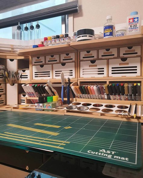 Workstation Organization, Hobby Workbench, Hobby Station, Hobby Studio, Craft Area Organization, Paint Shelf, Hobby Room Design, Simple Workbench Plans, Workshop Table