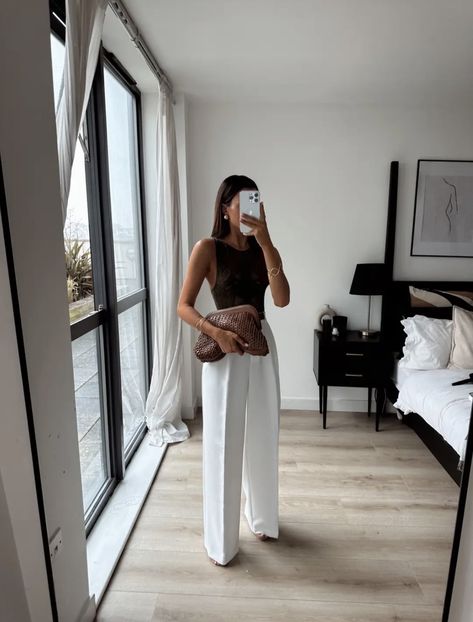 Wide Leg White Pants Outfit, Pants Date Night Outfit, Old Money Inspired Outfits, White Wide Leg Pants Outfit, Wide Leg Pants Outfit Casual, Wide Leg Pants Outfit Work, White Trousers Outfit, Wide Pants Outfit, Wide Leg Trousers Outfit