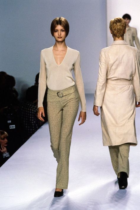 90s Minimalism Fashion, 90s Calvin Klein, Original Supermodels, Show Collection, Calvin Klein Collection, Neutral Fashion, Fashion Show Collection, Business Outfits, Minimal Fashion