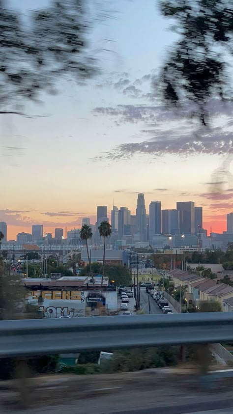 Favorite Place Aesthetic, La Scenery Los Angeles, La Wallpaper Aesthetic, Los Angeles Beach Night, Usa Los Angeles, La Wallpaper Los Angeles Wallpapers, South Los Angeles, Living In La Aesthetic, Las Angeles Aesthetic