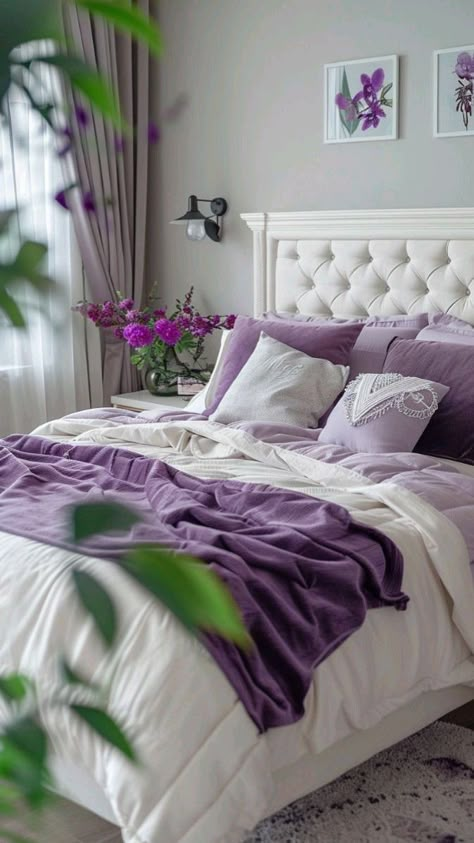 Purple Accent Bedroom, Bedroom Aesthetic Vintage, Purple Bedroom Ideas, Lavender Bedroom, Beautiful Bed Designs, Purple Bedroom Decor, Purple Bedrooms, Purple Bedroom, Slaap Lekker