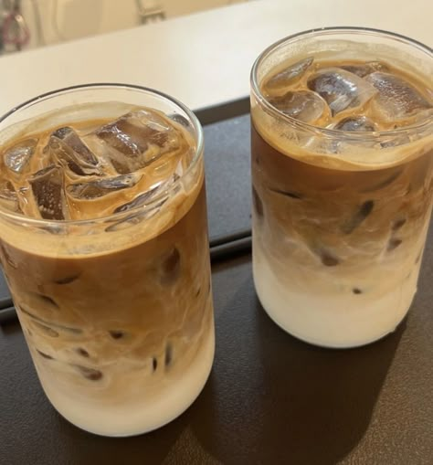 Iced Coffee Aesthetic, Plats Healthy, Manchester United Kingdom, Coffee Matcha, Coffee Obsession, Ice Coffee, Coffee Coffee Coffee, Coffee Aesthetic, Aesthetic Coffee