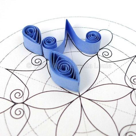 Teknik Quilling, Free Quilling Patterns, Paper Quilling Tutorial, Paper Quilling For Beginners, Arte Quilling, Origami And Quilling, Paper Quilling Patterns, Quilling Christmas, Quilled Paper Art