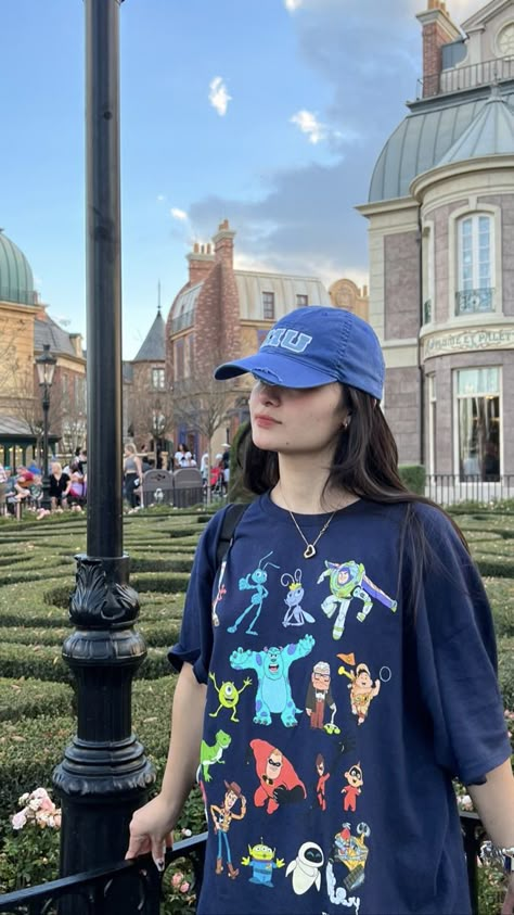 Disneyland Outfits 2023, Cute Disney World Outfit, Outfit For Theme Park, Pixar Outfits Disney, Outfits Disneyland, Orlando Parks Outfit, Disney Outfits 2023, Cute Disneyland Pictures Ideas, Cute Disneyland Photo Ideas