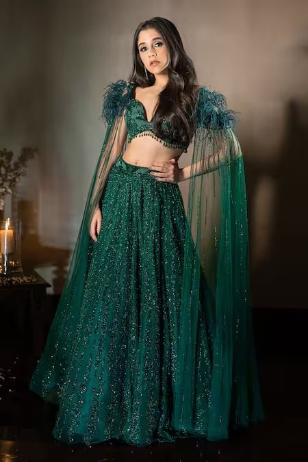 Buy Emerald Green Net Hand Gemma Geometric Lehenga With Cape Sleeve Blouse For Women by Isa By Dolly Wahal Online at Aza Fashions. Green Indian Outfit, Emerald Green Lehenga, Lehenga Green, Dress Stitching, Lehenga Pattern, Sangeet Outfit, Indian Outfits Lehenga, Lehenga Designs Simple, Green Lehenga