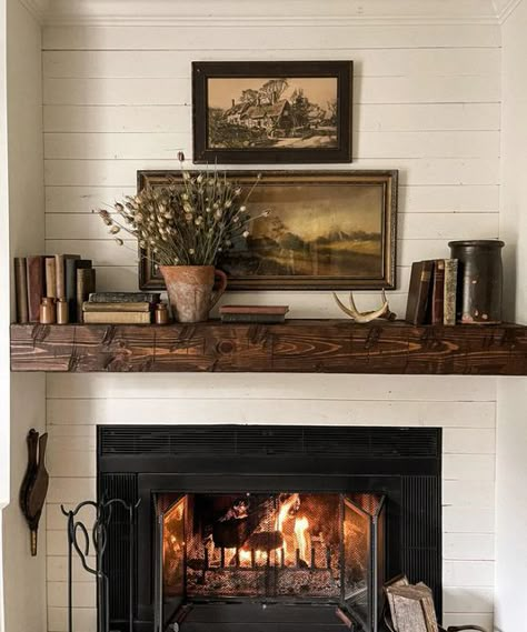 Cottage Fireplace, Fireplace Mantle Decor, Up House, Antique Farmhouse, Fireplace Mantle, Decoration Inspiration, Mantle Decor, Fireplace Decor, Aesthetic Home