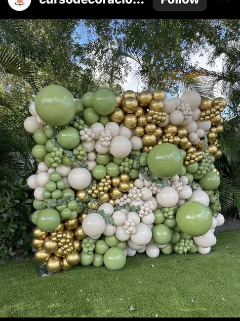 Green Background With Balloons, Step And Repeat Backdrop With Balloons, Balloon Garland Wall, Step And Repeat With Balloons, Green Backdrop With Balloons, Green Balloon Wall, Nye Backdrop, Prom Balloons, Felt Flower Template