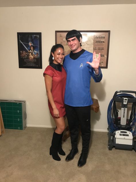 Star Trek: Into Darkness Spock and Uhura Halloween couples costume! Star Trek Couples Costumes, Star Trek Halloween, Uhura Costume, Spock And Uhura, Star Trek Costumes, Halloween Couples Costume, Star Trek Costume, Halloween Couples, Star Trek Into Darkness