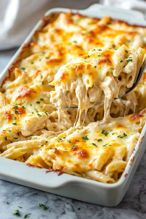 This Chicken Alfredo casserole is comforting, satisfying, and so delicious! And since it's a dump-and-go meal, it's easy to make, too! Dump And Back Chicken Parmesan, Quick Baked Recipes, Comfort Food Recipes Chicken, Pre Prepped Casseroles, Dinner To Make For Family, Easy Low Calorie Casseroles, Delicious Supper Recipes, Dump And Bake Chicken Noodle Casserole, Casserole Recipes For Dinner Freezer