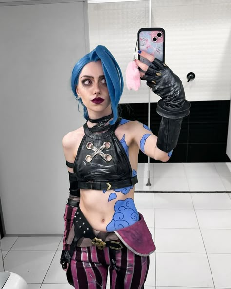 arcane jinx i love you (and i love cosplaying you) photos by @stoyanography & @yorgus_ 💙 #arcane #leagueoflegends #jinx #cosplay Game Cosplay Female, Diy Jinx Cosplay, Jinx Outfit Arcane, Jinx Cosplay Makeup, Arcane Undercity Outfits, Jinx Halloween Costume, Jinx Arcane Costume, Jinx Arcane Makeup, Arcane Jinx Cosplay