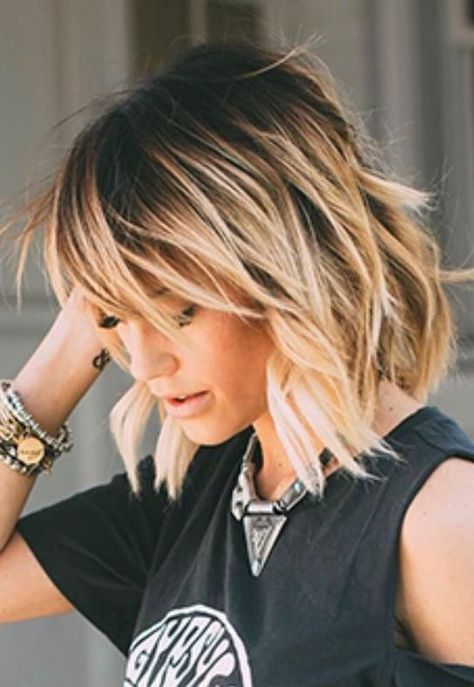 Layered Haircuts For Women, Hairstyles Wavy, Short Layered Haircuts, Short Wedding Hair, Balayage Brunette, Short Hairstyle, Hairstyles For Round Faces, Medium Hair Cuts, Ombre Hair