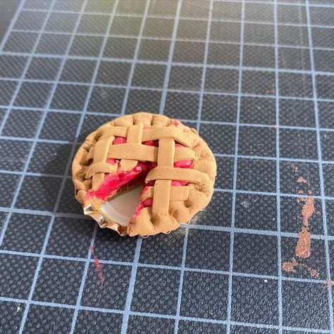 Mini Cherry Pies, Art Education Lessons, Model Magic, Cherry Pie, Bottle Caps, Fridge Magnet, Dry Clay, Air Dry Clay, Bottle Cap