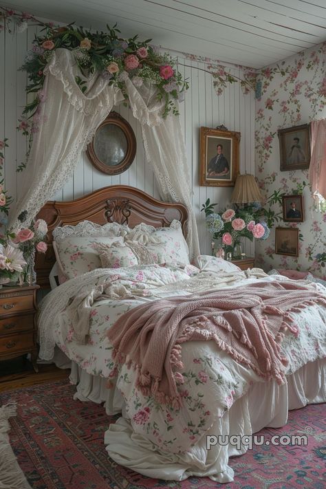 Shabby Chic Bedroom: Embracing Vintage Elegance - Puqqu Guest Bedroom Vintage, Bedroom Retro Aesthetic, Room Inspo Aesthetic Vintage, Vintage Guest Bedroom Ideas, Romantic Style Bedroom, Vintage Feminine Bedroom, Pink Vintage Room, Grandma Chic Decor, Shabby Chic Bedrooms Romantic