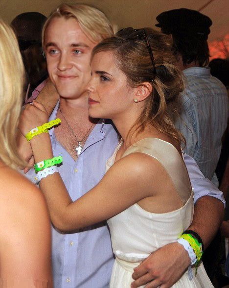 Tom & Emma - tom-felton-and-emma-watson Photo Emma And Tom, Tom Felton And Emma Watson, Draco Hermione, Harry And Hermione, Draco And Hermione, Tom Felton Draco Malfoy, Images Harry Potter, Draco Harry Potter, Harry Potter Draco Malfoy