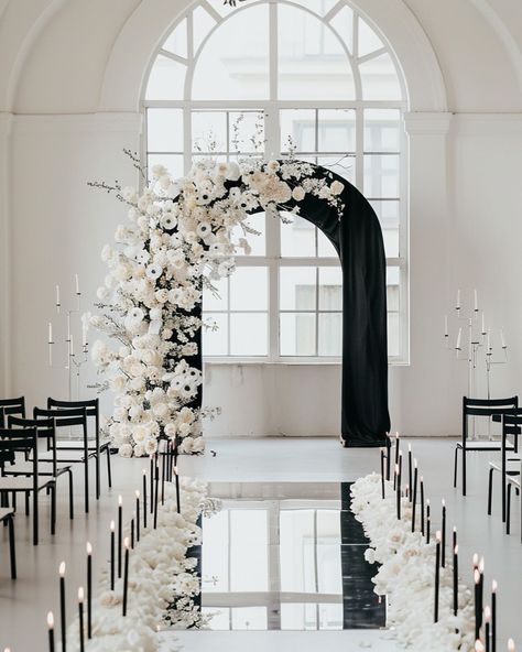 The concept of a black and white chamber wedding 🤍🩶🖤 #mg_eventdesign Unique Ceremony Seating Arrangement, White Aisle Markers Wedding, Flower Arrangements For Black And White Wedding, Alters For Weddings, Timeless Glamour Wedding, Weddings In January, Wedding Floral Stage, Timeless Wedding Arch, Wedding Aisle Decorations Black And White