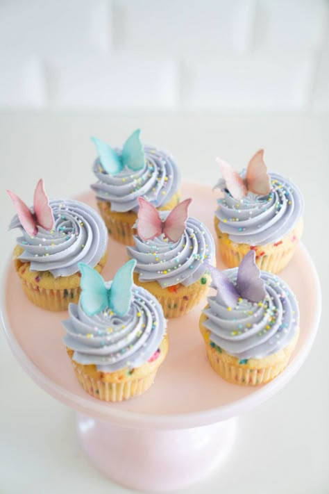 Butterfly Themed Funfetti Cupcakes with Purple Frosting and Rainbow Pearls Girl Birthday Cupcakes, Butterfly 1st Birthday, Butterfly Birthday Party Decorations, Butterfly Themed Birthday Party, Butterfly Birthday Theme, Fairy Cupcakes, Funfetti Cupcakes, First Birthday Cupcakes, Butterfly Birthday Cakes