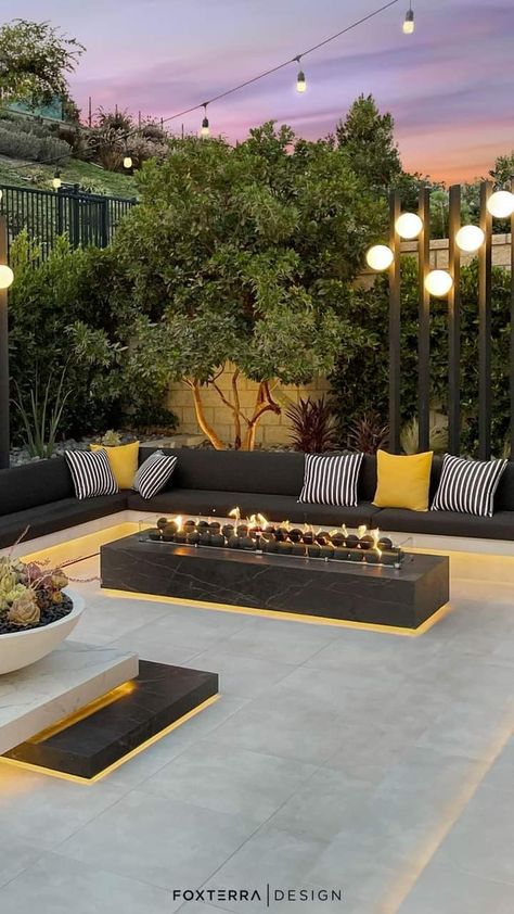 Contemporary Kitchen Design Ideas, Luxury Fire Pit, Modern Exterior Lighting, Backyard Landscape Design, Fire Pit Seating Area, Backyard Fire Pit, Backyard Seating Area, Modern Fire Pit, Rooftop Design