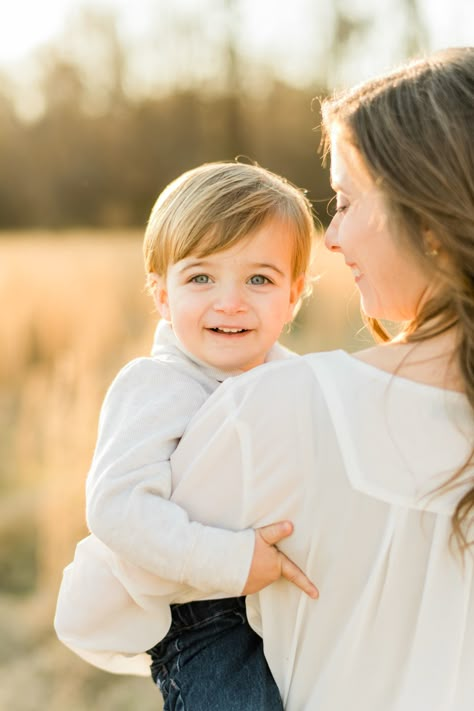 Two Year Old Family Photo Shoot, Mum And Toddler Photoshoot, Photography Poses Mom And Son, Parents And One Year Old Photoshoot, Baby Boy And Mom Photoshoot, Mom And Me Pictures, Toddler Boy And Mom Photoshoot, Two Years Old Photoshoot, Mom And Toddler Boy Photoshoot