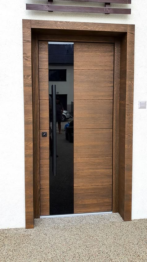 Beautiful Doors Entrance, Wood Main Door Design, Teak Wood Main Door Design, Teak Wood Main Door, Wood Main Door, Sliding Gate Ideas, Modern Luxury Decor, Entry Door Designs, House Main Door