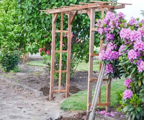 A DIY garden arch made with redwood Garden Arches Ideas Backyards, Rose Arches Garden, Garden Arches Ideas, Garden Arch Ideas, Arches Garden, Diy Arbour, Flower Arches, Garden Archway, Wooden Arbor