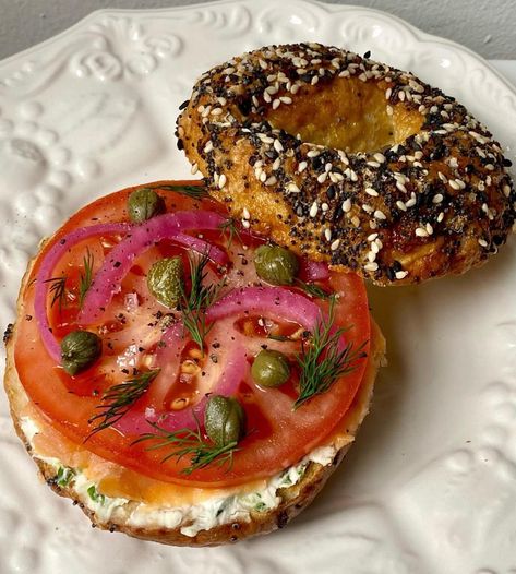 Bagel With Tomato, Everything Bagel Ramen, Salmon Bagel Breakfast, Tomato Bagel, Smoked Salmon Bagel Breakfast, Scallion Cream Cheese, Cream Cheese Smoked Salmon, Smoked Salmon Bagel Aesthetic, Cream Cheese Smoked