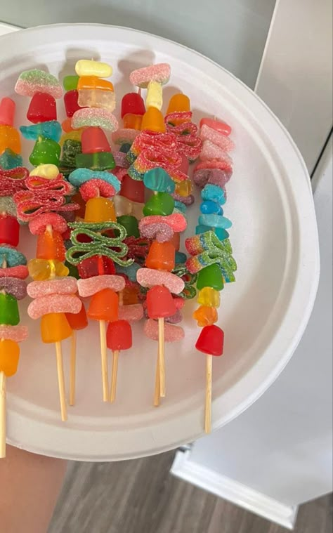 Sleepover Snacks, Birthday Snacks, Sleepover Birthday Parties, Jelly Babies, Sleepover Food, Junk Food Snacks, Fun Sleepover Ideas, Ideas For Easter Decorations, Summer Snacks