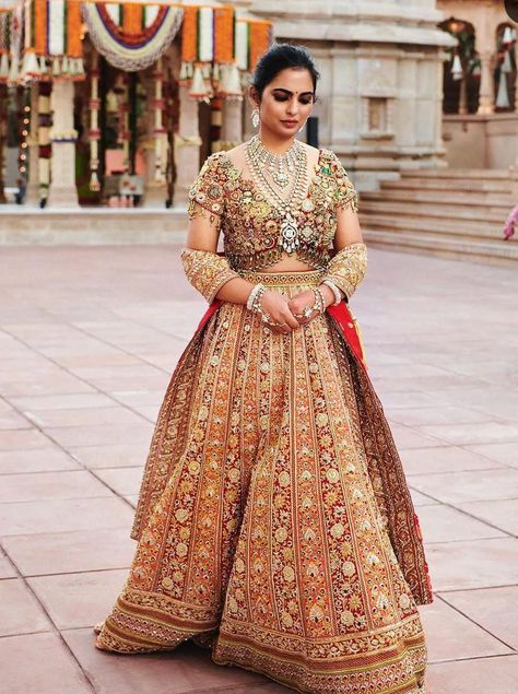 Isha Ambani Repeats Her Huge Diamond 'Haar' From Her Bridal Jewellery At Anant-Radhika's Pre-Wedding Ambani Wedding, Isha Ambani, Indian Outfits Lehenga, Traditional Indian Outfits, Indian Bridal Outfits, Trendy Blouses, Trendy Blouse Designs, Lehenga Designs, Luxury Bridal