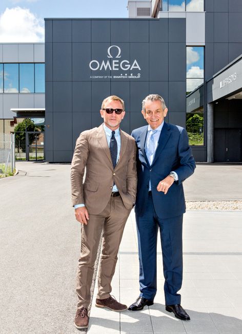 Daniel Craig visits Omega factory - new images of the Omega SPECTRE Seamaster Limited Edition | Bond Lifestyle Omega James Bond, James Bond Daniel Craig, Daniel Craig Style, James Bond Suit, James Bond Watch, Bond Suits, Daniel Craig 007, Daniel Graig, New James Bond