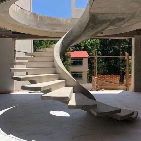 Circle Staircase Design, Circle Stairs Design, Round Staircase Design, Stairs Classic, Stairs Luxury, Circle Stairs, Round Staircase, Circular Staircase, Stair Design Architecture