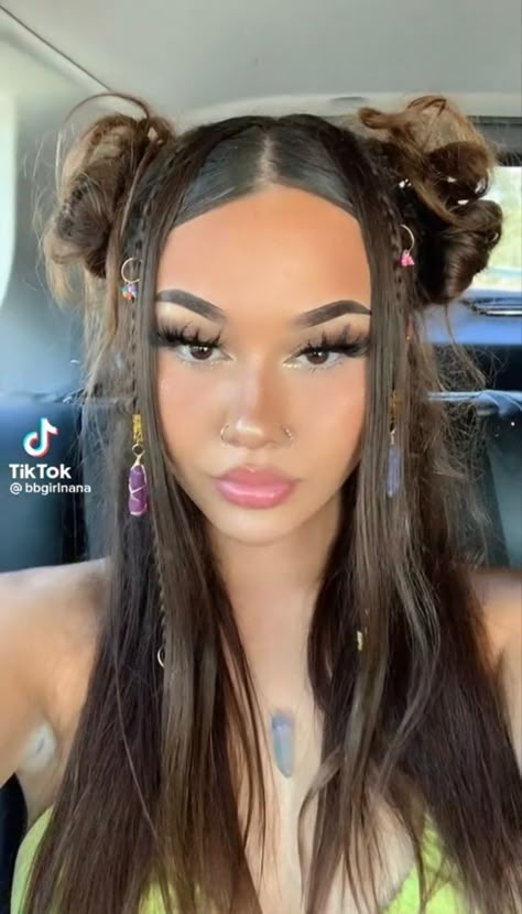 Fun Easy Hairstyles For Medium Hair, Acl Outfits, Rave Hairstyles, Coachella Hair, Rave Hair, Y2k Hairstyles, Rave Fits, Fest Outfits, Edges Hair