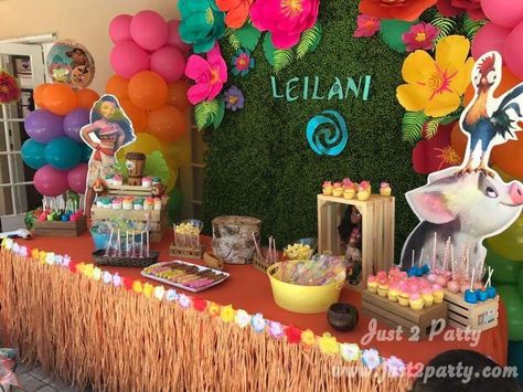 Leilani's Moana bash  | CatchMyParty.com Moana Birthday Decorations, Moana Birthday Party Ideas, Moana Birthday Party Theme, Moana Theme Birthday, Festa Moana Baby, Moana Theme, Moana Themed Party, Luau Birthday Party, Hawaiian Birthday Party