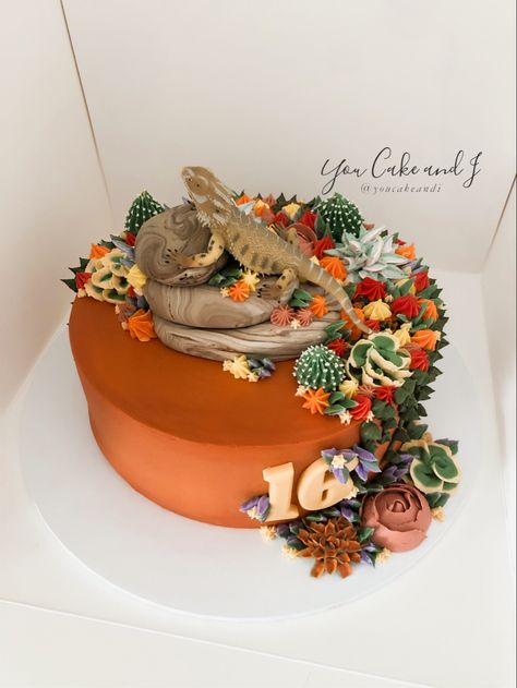 Bearded Dragon Birthday Cake, Komodo Dragon Birthday Cake, Bearded Dragon Cake Ideas, Bearded Dragon Cake, Bearded Dragon Birthday, Reptile Cake, Cake With Succulents, Lizard Cake, Dragon Birthday Cakes