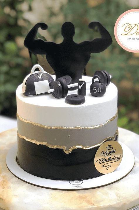 Birthday Cakes For Men 18th, Birthday Cakes For Gym Lovers, Fitness Cake Design For Men, Bolo Academia, Birthday Cake For Fiance Male, Gym Inspired Cake, Sport Cake Ideas, Gym Cake For Men, Gym Theme Cake