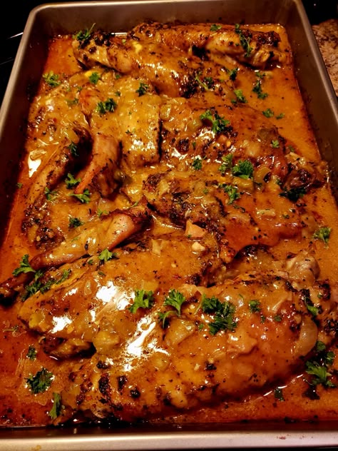 Baked turkey wings with mushroom gravy on a plate, garnished with parsley, served with green beans. Bake Turkey Wings Recipe, Turkey Wings Recipe, Smothered Turkey Wings, Smothered Turkey, Wings Recipe Baked, Turkey Leg Recipes, Smoked Turkey Wings, Baked Turkey Wings, Chicken Shawarma Recipe