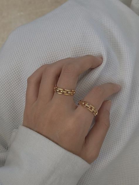 Finger Tattoos Ring, Ringe Aesthetic, Ring Tattoos For Couples, Ring Aesthetic Vintage, Engagement Rings Aesthetic, Finger Tattoo Couple, Ring Finger Tattoo Couple, Rings Aesthetic Vintage, Couple Ring Finger Tattoos