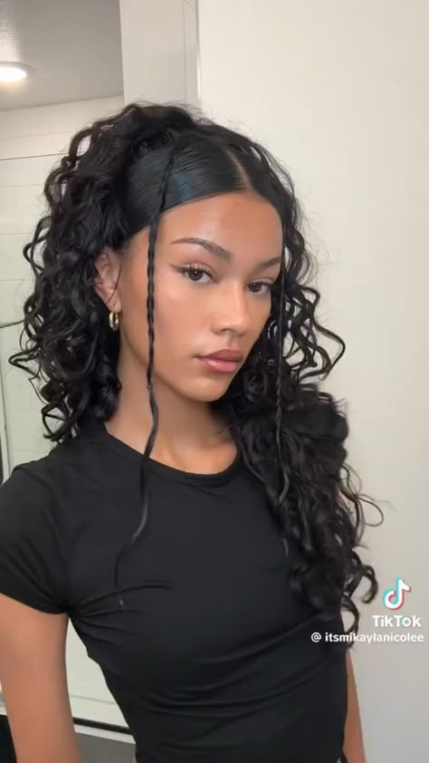 Cute Curly Hair Styles For Short Hair, Curly Hair Picture Day Hairstyles, Curly Hair Space Buns Half Up, Curley's Hairstyles, Concert Hairstyles Black Women, Lose Hairstyles, Black Curly Hairstyles, Hairstyles Classy, Hairstyles For White Women